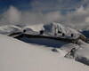 Il rifugio sepolta dalla neve
Sullo sfondo la Cima Grem